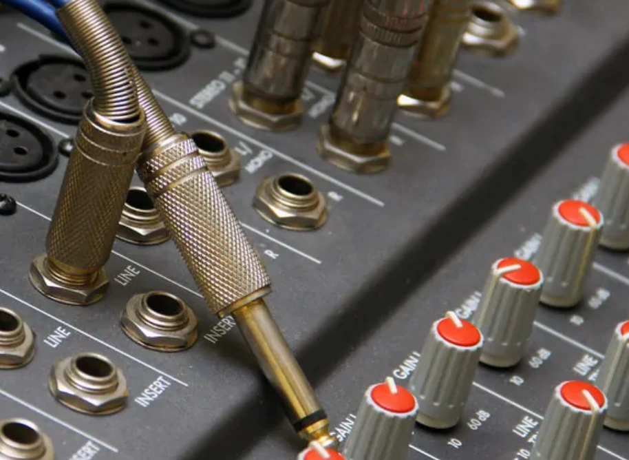 Mixing console with cable connections – conference and interpreting technology
